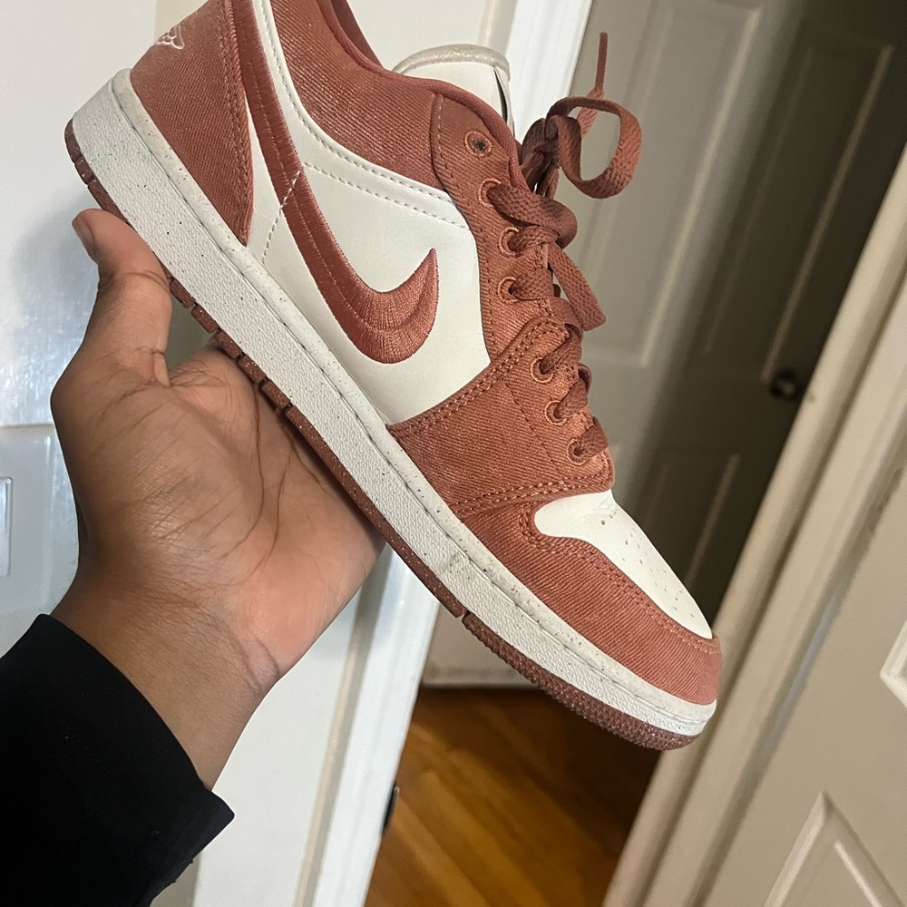 Nike Air Jordan 1 Low SE Womens

Sky J Orange